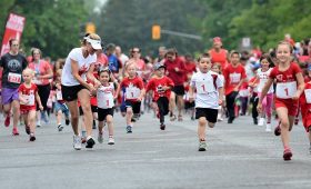 Courses sur route de la fête du Canada